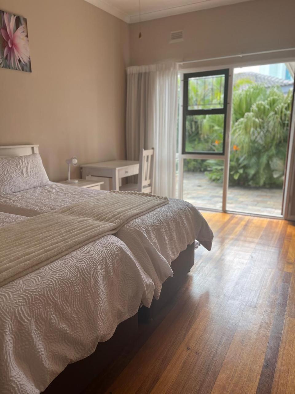 At Sta-Plus Guest House Πορτ Ελίζαμπεθ Εξωτερικό φωτογραφία