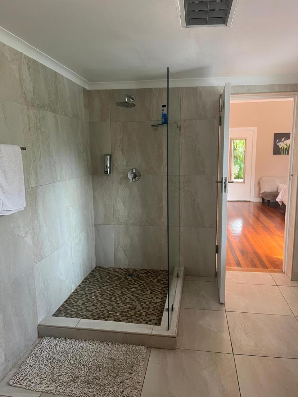 At Sta-Plus Guest House Πορτ Ελίζαμπεθ Εξωτερικό φωτογραφία