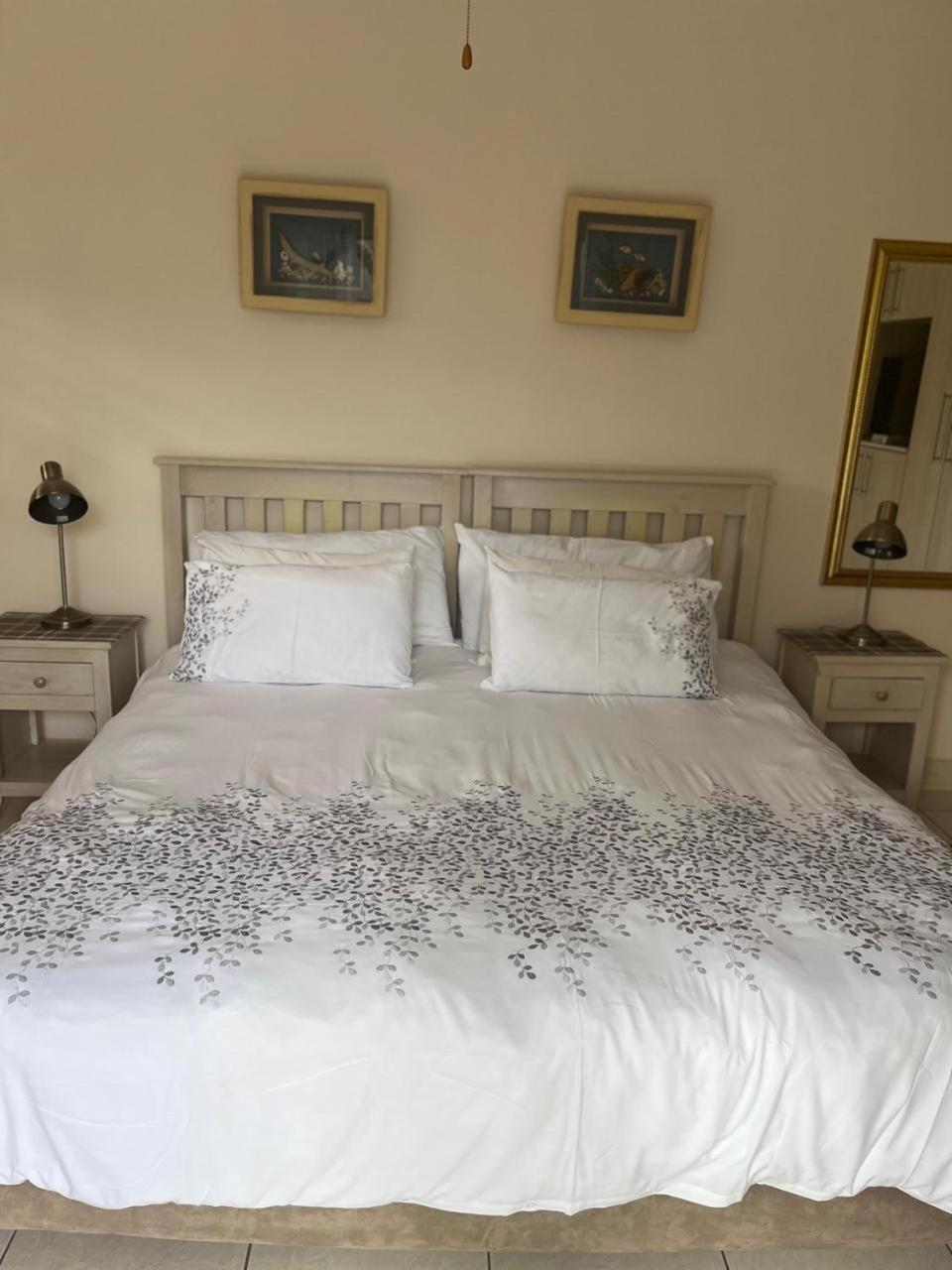 At Sta-Plus Guest House Πορτ Ελίζαμπεθ Εξωτερικό φωτογραφία