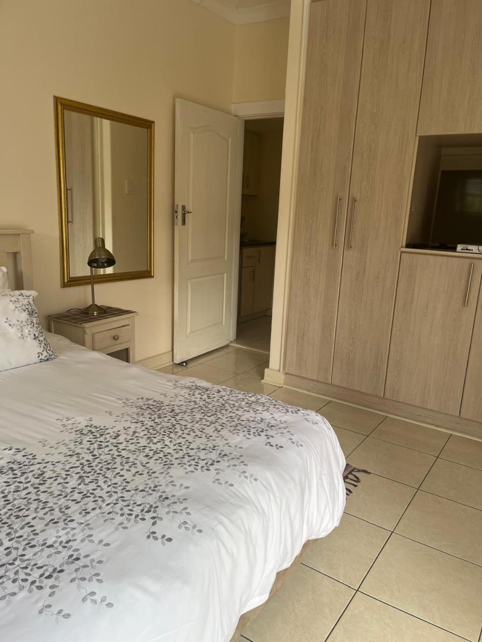 At Sta-Plus Guest House Πορτ Ελίζαμπεθ Εξωτερικό φωτογραφία