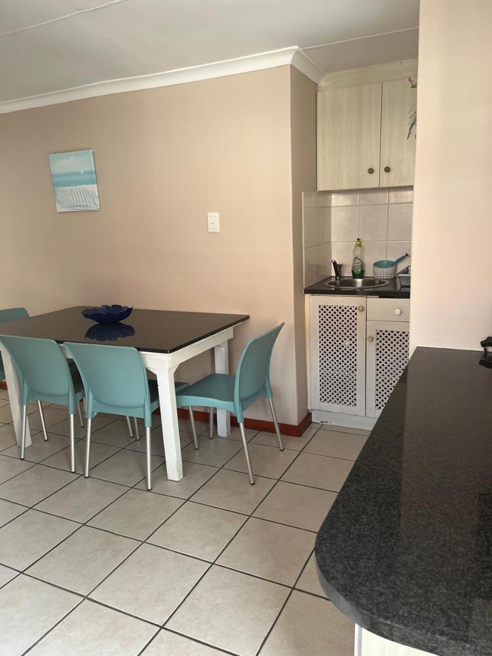At Sta-Plus Guest House Πορτ Ελίζαμπεθ Εξωτερικό φωτογραφία